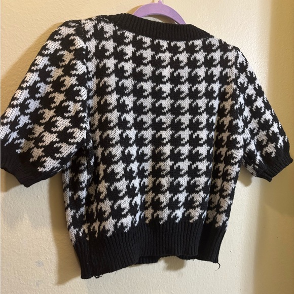 SHEIN Black and White V-Neck Houndstooth Sweater - Picture 4 of 5